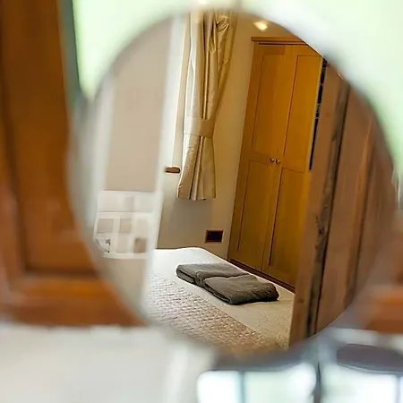 Acorns Hotel 3*
